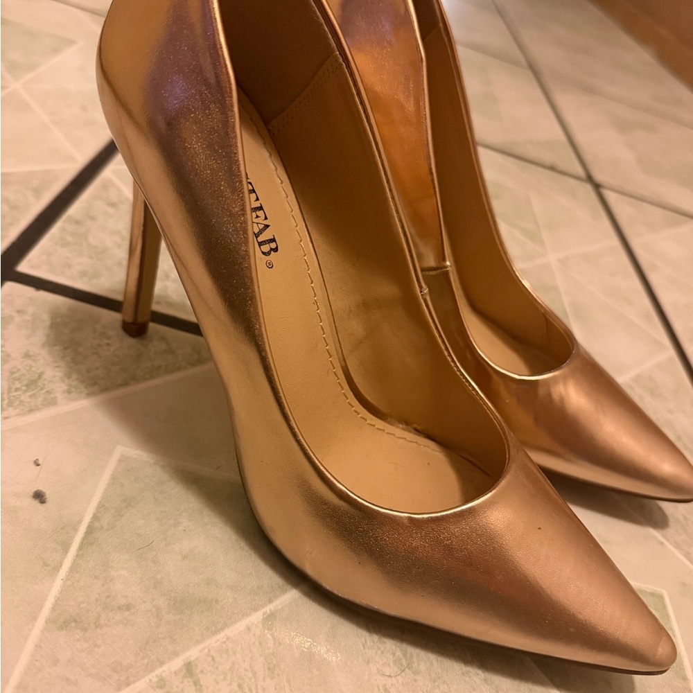 JustFab Metallic Gold Pointed Heels